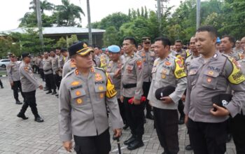 Kapolres Pimpin Gelar Apel Pengecekan dan Pemeriksaan Kesehatan serta Penampilan Anggota Polres Nganjuk