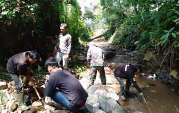 Satgas Citarum Harum Sektor 2 Rutin Patroli dan Pembersihan Sungai DAS Citarum di Wilayah Subsektor 4 Desa Sukarame