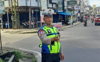 Polres Cimahi Polda Jabar, Polsek Lembang Intens Memantau Lalu Lintas Sore Hari di Jalur Wisata