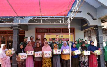 Dandim Grobogan Kunjungi Korban Banjir Berikan Paket Sembako