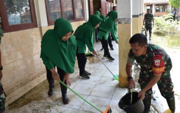Paska Banjir, Dandim Grobogan Pimpin Langsung Pembersihan Sekolah