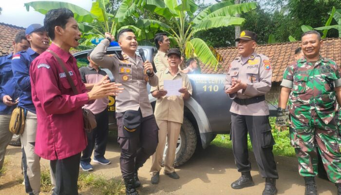 Unik, Polisi di Bondowoso Himbau Masyarakat Untuk Tidak Golput dengan Tradisi Ronjengan
