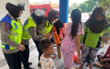 Polwan Polres Kudus Berikan Trauma Healing Bagi Anak-Anak Korban Banjir