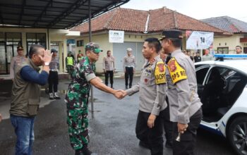 Kapolda Jabar Kunjungi Kantor PPK Singaparna Kabupaten Tasikmalaya,Pastikan Distribusi Logistik Pemilu 2024 Berjalan Lancar