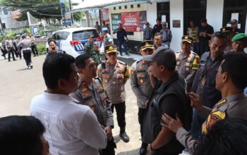 Pastikan Pendistribusian Berjalan Lancar, Wakapolda Jabar Tinjau Gudang Logistik KPU Karawang
