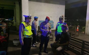 Antisipasi Kamtibmas Malam Hari, Polres Tabanan Laksanakan Blue Light Patrol dan Giat Yustisi Gabungan Tiga Pilar