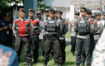 KPU Jombang Distribusikan Logistik Pemilu, Polisi Lakukan Pengawalan