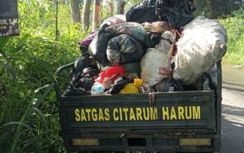Pembersihan dan Pengangkatan Sampah Rutin Dilakukan Sub 2 Sektor 2 Satgas Citarum Harum