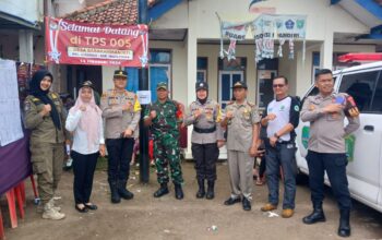 Bersama Muspika, Kapolsek Cek Kesiapan TPS yang Ada di Wilayah Sukahaji