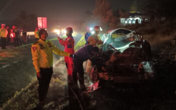 Tergelincir Keluar Jalur Tol Semarang-Bawen, Minibus Terbakar Setelah Menabrak Pohon  Kasat Lantas : “Tidak ada korban jiwa…”