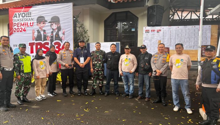 Kapolsek Sukajadi dan Forkopimcam Kecamatan Sukajadi Cek TPS di Hari Pencoblosan Pada Pemilu 2024