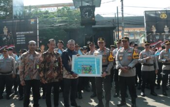 Dukung Zero Emisi, Polresta Malang Kota Terima Sertifikat Dekarbonisasi Partner dan Pohon dari Pertamina