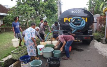 Polres Malang Salurkan Bantuan Air Bersih untuk Warga Dusun Pepen