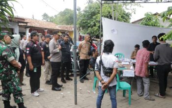 Kapolres Metro Tangerang Kota Lakukan Pengecekan PSL di Beberapa TPS