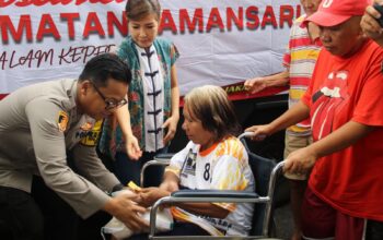 Tebar Kebaikan Berbagi Kepada Sesama, Polisi Salurkan 300 Paket Sembako Untuk Masyarakat Kaum Disabilitas di Vihara Darma Bakti