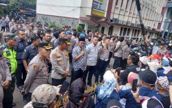 Kapolsek Lengkong Pimpin Pengamanan Giat Aksi Unjuk rasa dari Gerakan Aksi Umat Melawan (GAUM)