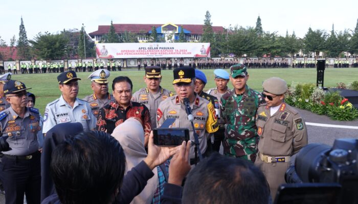 Wakapolda Kalbar Pimpin Apel Gelar Operasi Keselamatan Kapuas Tahun 2024 dan Pencanangan Aksi Keselamatan Jalan
