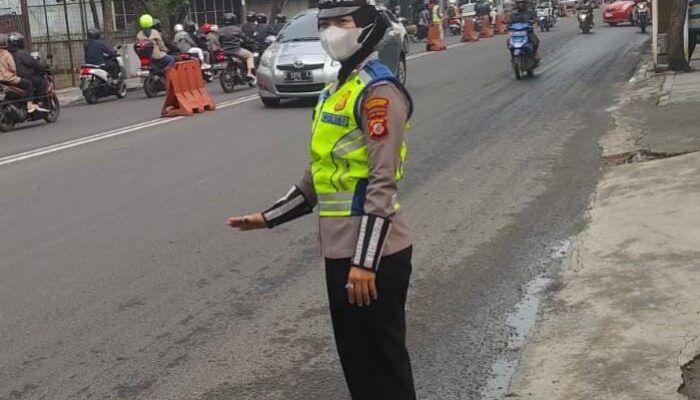 Wujudkan Kamseltibcarlantas Kondusif Pagi, Unit Lantas Polsek Lengkong Gelar Gatur Lantas