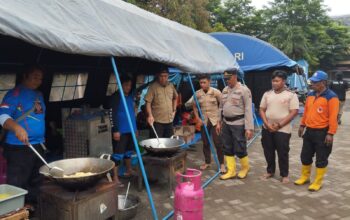 Respon Cepat Tim Gabungan TNI-Polri dan BPBD Probolinggo Tangani Banjir di Tiga Desa Kecamatan Dringu
