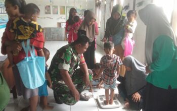 Peduli Kesehatan Balita, Babinsa Aktif Dampingi Posyandu di Desa Binaan