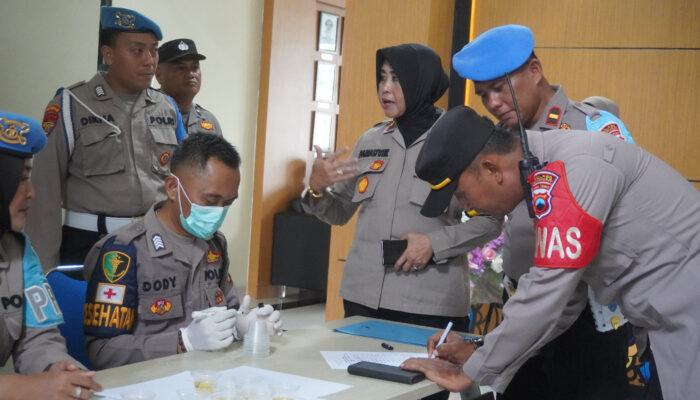 Anggota Kaget, Propam Polres Sukoharjo Gelar Test Urine Dadakan