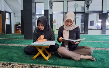 Kapolres Nganjuk Mengajak Anggotanya Mengisi Bulan Ramadan dengan Beribadah, Salah Satunya Membaca Al-Qur’an