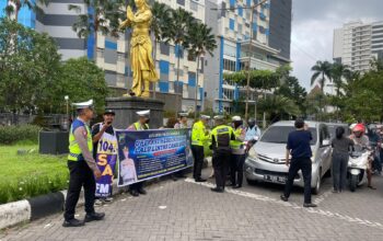 Ops Keselamatan Candi, Sat Lantas Polres Sukoharjo Bagikan Takjil