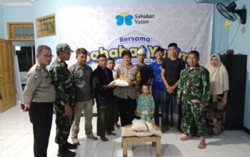 Kabid Humas Polda Jabar : Berkah Ramadhan, Polisi Berbagi Beras ke Anak Yatim