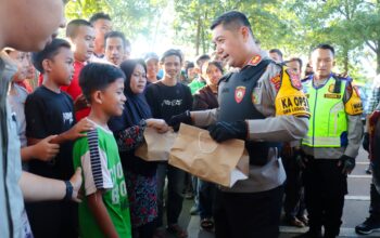 Kapolres Cimahi Turun Langsung Pimpin Patroli Ngabuburit dan Berbagi Takjil