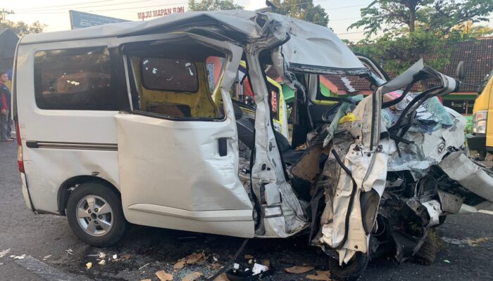 Pecah Ban, 2 Orang Meninggal Dunia Dalam Kecelakaan Di Wonogiri