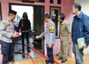 Polsek Tarogong Kidul Polres Garut Bantu Padamkan Kebakaran Rumah