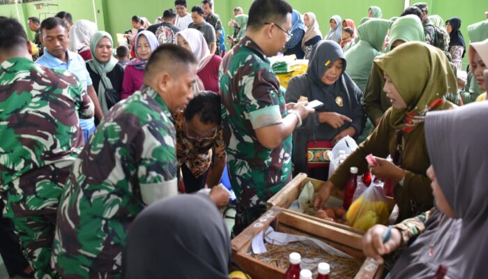 Warga Serbu Bazar Murah di Makodim Grobogan