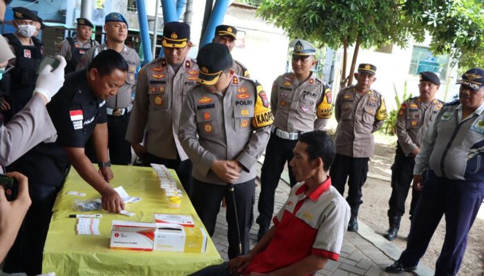 Polres Nganjuk Lakukan Tes Urin Acak Sopir Angkutan Umum, Upaya Jaga Keselamatan Penumpang