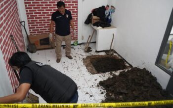Kabid Humas Polda Jabar : Polisi Ungkap Tindak Pidana Pembunuhan Pria Yang Ditemukan Dikubur Dan Dicor Didalam Rumah