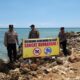 Cegah Laka Laut, Polisi Pasang Banner Himbauan di Pantai Pamekasan