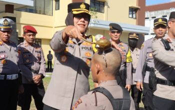 Kapolres Magelang Kota Kenakan Baret Kepada Bintara Remaja