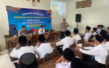 Polisi Gelar Sosialisasi Etika Lalu Lintas di MTs Nurul Islam Kriyan Kalinyamatan
