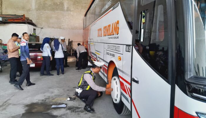 Antisipasi Libur Sekolah, Polres Nganjuk Gelar Ram Check Secara Acak Bagi Armada Bus