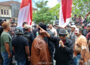 Aliansi Masyarakat Tulungagung Lakukan Aksi Demo, Bakar Ban Didepan Gedung DPRD 