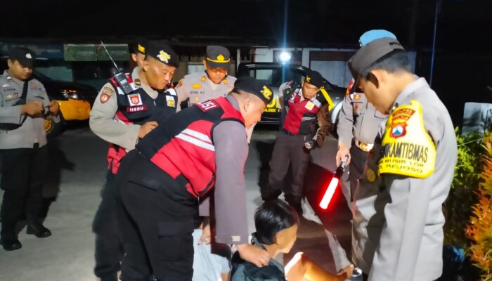Patroli Skala Besar, Polsek dan Satsamapta Polres Nganjuk Jaring Dua Pemuda yang Kedapatan bawa Pil Dobel L