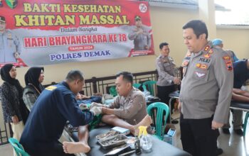 Bakti Kesehatan, Polres Demak Gelar Donor Darah, Khitan dan Pelayanan KB Gratis