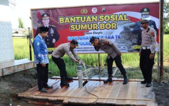 Serahkan Sumur Bor, Wakapolres Demak : Kami Berbagi Kebahagiaan di Hari Bhayangkara Ke-78