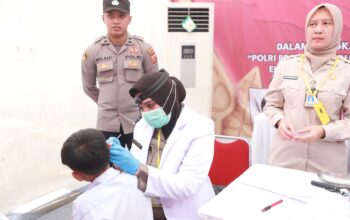 Peringati HUT Bhayangkara Ke-78, Kapolri gelar Bakti Kes Pengobatan Spesialis THT, Spesialis Anak, Penanganan Stunting dan Pengobatan Jantung Gratis di Karawang 