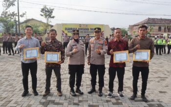Bantu Tugas Kepolisian, Empat Warga Masyarakat Dapat Penghargaan dari Kapolres Sukoharjo