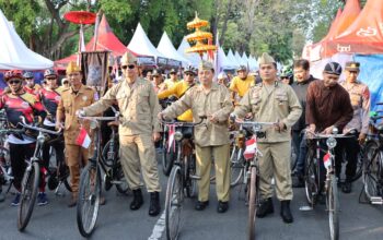 Kapolres Nganjuk, ajak Masyarakat Mempererat Silaturahmi dengan Gowes Hari Bhayangkara ke 78