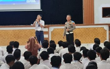 Polisi Blusukan ke Sekolah Dalam Rangka MPLS di SMA Negeri 1 Jepara