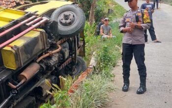Polsek Banjarwangi Polres Garut Cek Tkp Kecelakaan Tunggal Kendaraan Di Desa Bojong