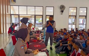 Pekan MPLS, Sat Binmas Polres Sukoharjo Sampaikan Penguatan Ideologi Pancasila kepada Siswa-siswi di SMK N 2 Sukoharjo