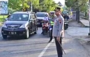 Kapolres Jepara Pimpin Pengaturan Lalu Lintas Pagi di Berbagai Titik Penyeberangan