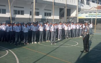 Pembinaan Upacara Hari Senin oleh Polsek Kadungora di SMK Teknologi Mandiri